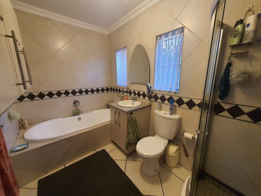 3 Bedroom Property for Sale in Vanderbijlpark SE 2 Gauteng