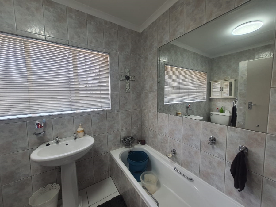 3 Bedroom Property for Sale in Vanderbijlpark SE 2 Gauteng