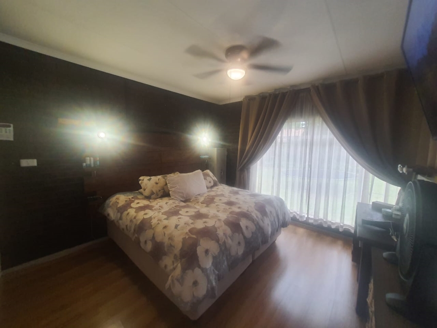 3 Bedroom Property for Sale in Vanderbijlpark SE 2 Gauteng