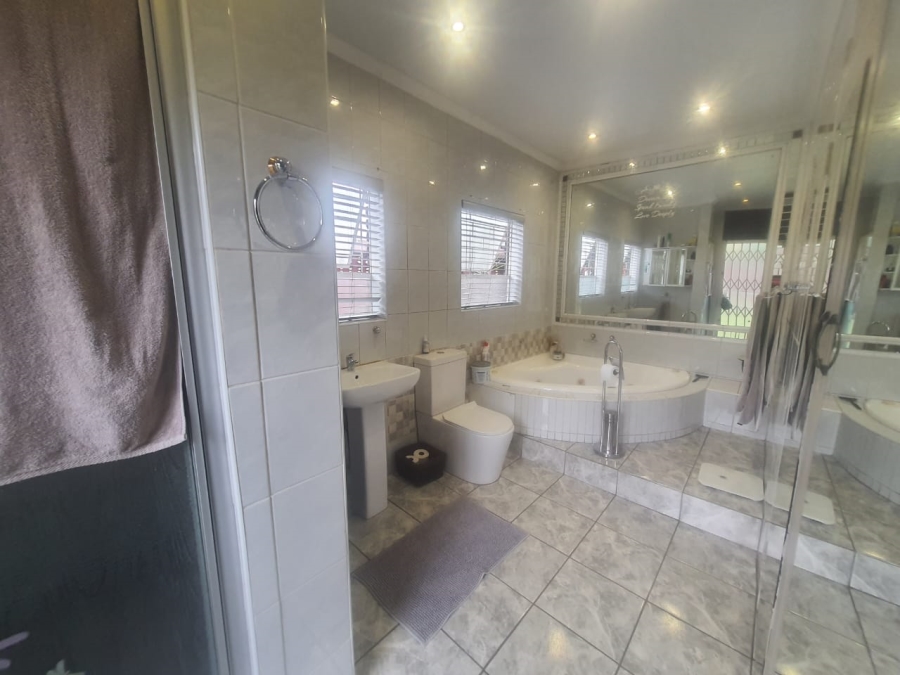 3 Bedroom Property for Sale in Vanderbijlpark SE 2 Gauteng