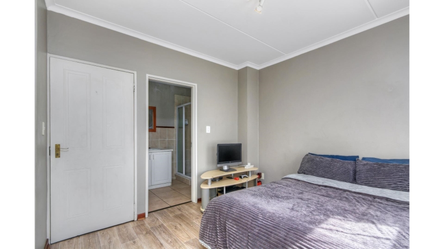 2 Bedroom Property for Sale in Sunninghill Gauteng