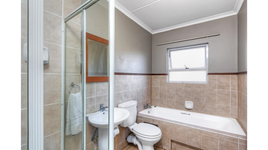 2 Bedroom Property for Sale in Sunninghill Gauteng
