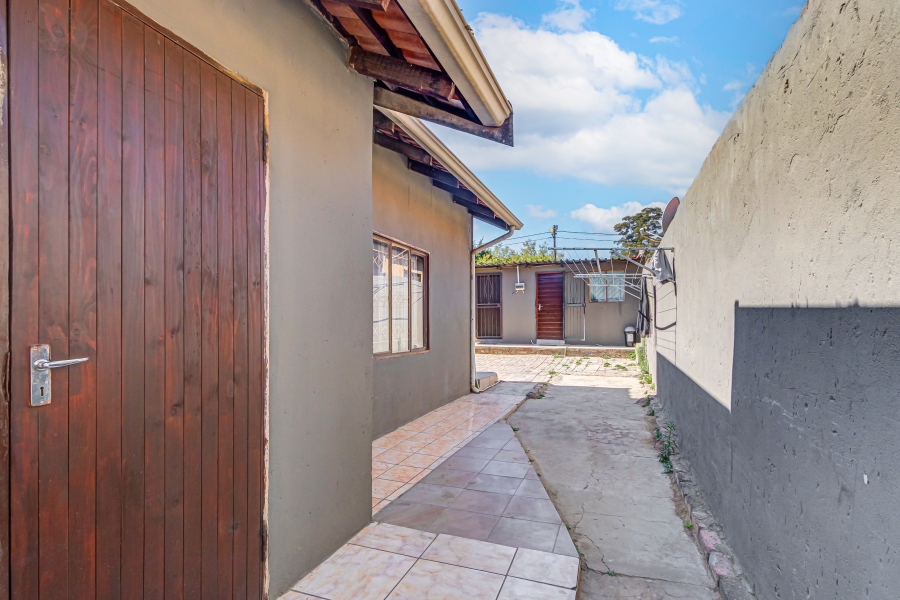 7 Bedroom Property for Sale in Cosmo City Gauteng