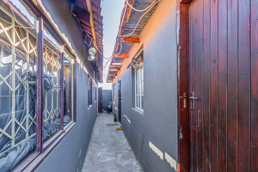 7 Bedroom Property for Sale in Cosmo City Gauteng