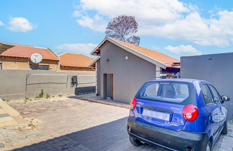 7 Bedroom Property for Sale in Cosmo City Gauteng