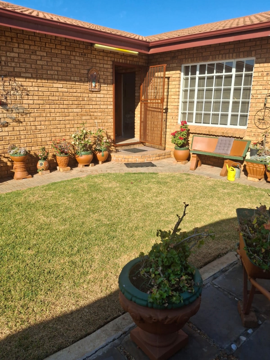 3 Bedroom Property for Sale in Eike Park Gauteng