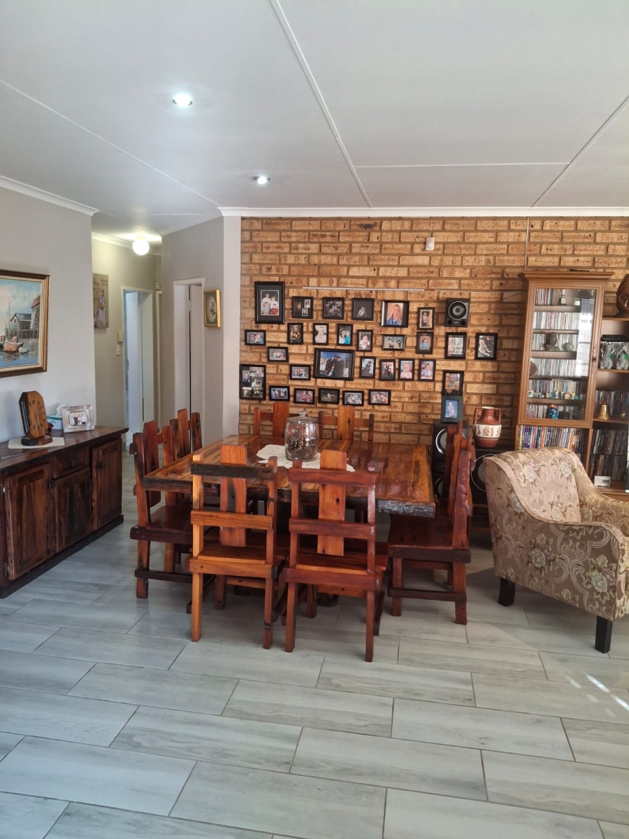 3 Bedroom Property for Sale in Eike Park Gauteng