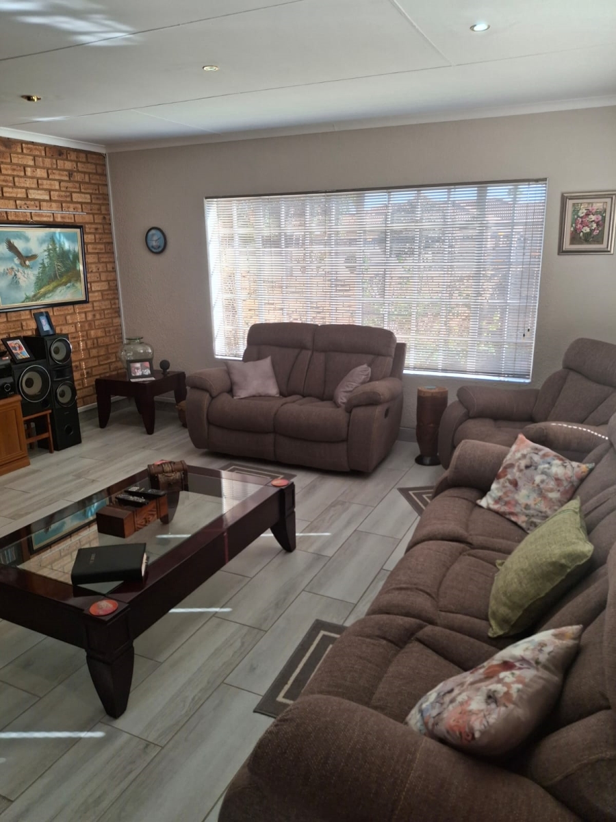 3 Bedroom Property for Sale in Eike Park Gauteng