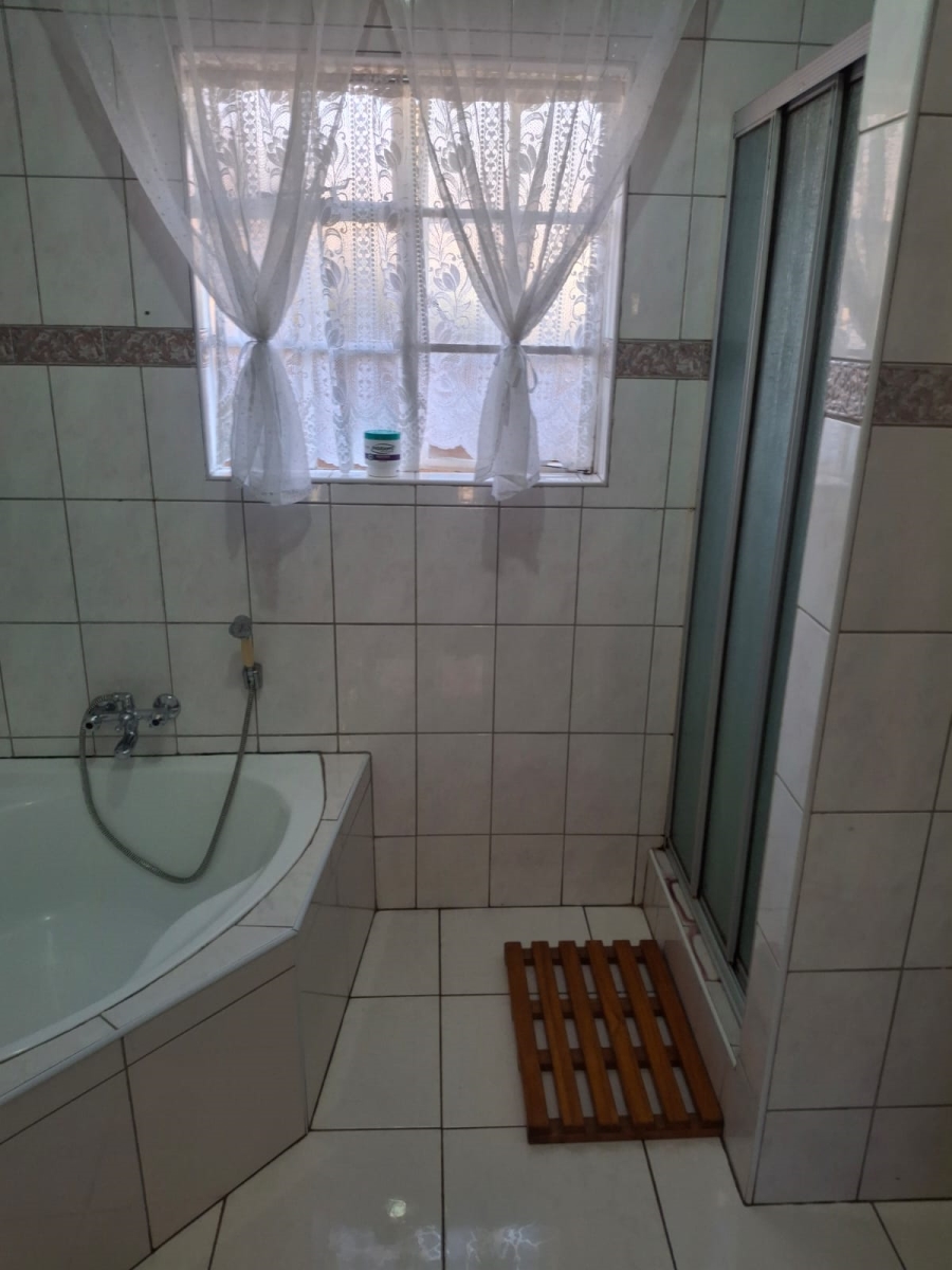 3 Bedroom Property for Sale in Eike Park Gauteng