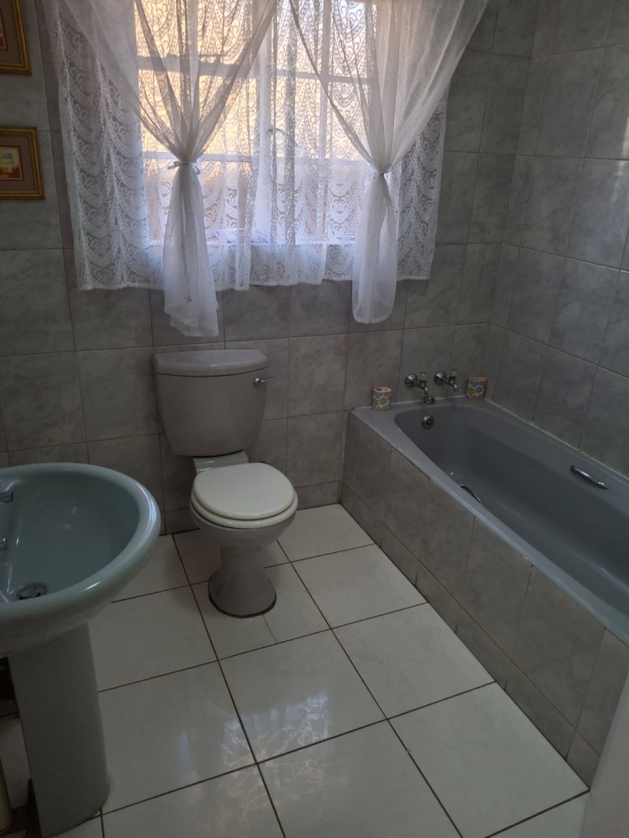 3 Bedroom Property for Sale in Eike Park Gauteng