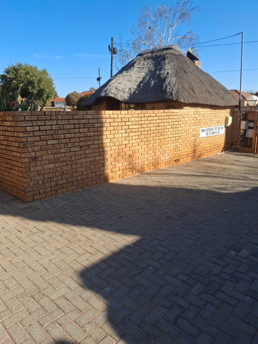 3 Bedroom Property for Sale in Eike Park Gauteng