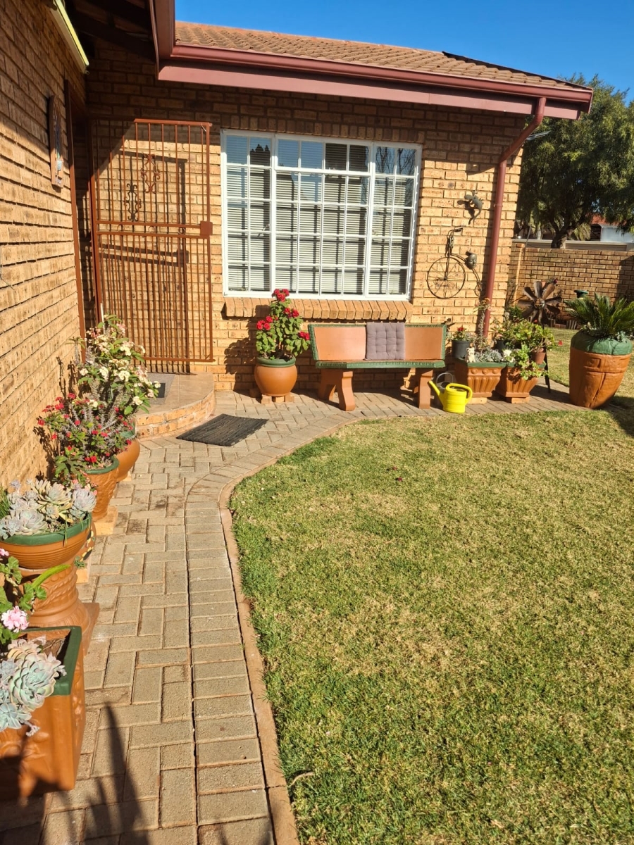 3 Bedroom Property for Sale in Eike Park Gauteng