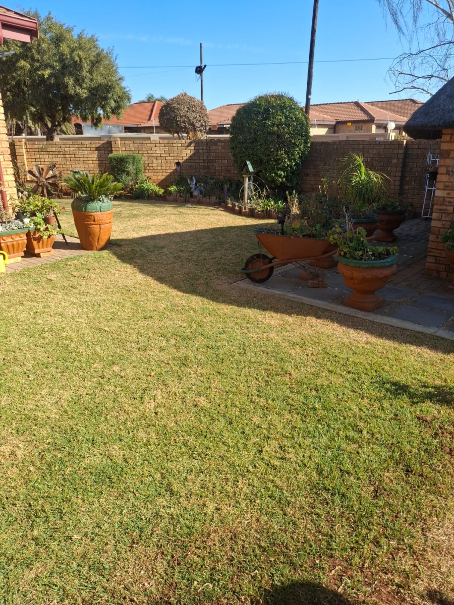 3 Bedroom Property for Sale in Eike Park Gauteng