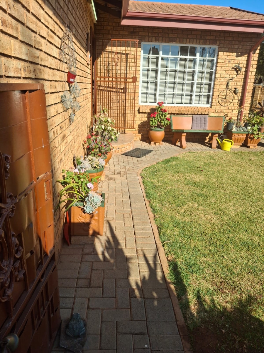 3 Bedroom Property for Sale in Eike Park Gauteng