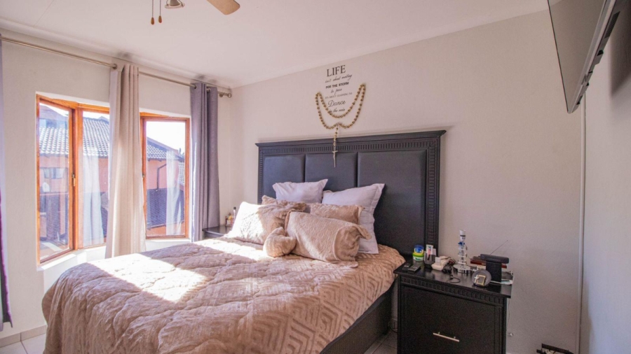 2 Bedroom Property for Sale in Buurendal Gauteng