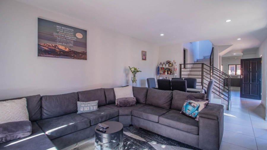 2 Bedroom Property for Sale in Buurendal Gauteng