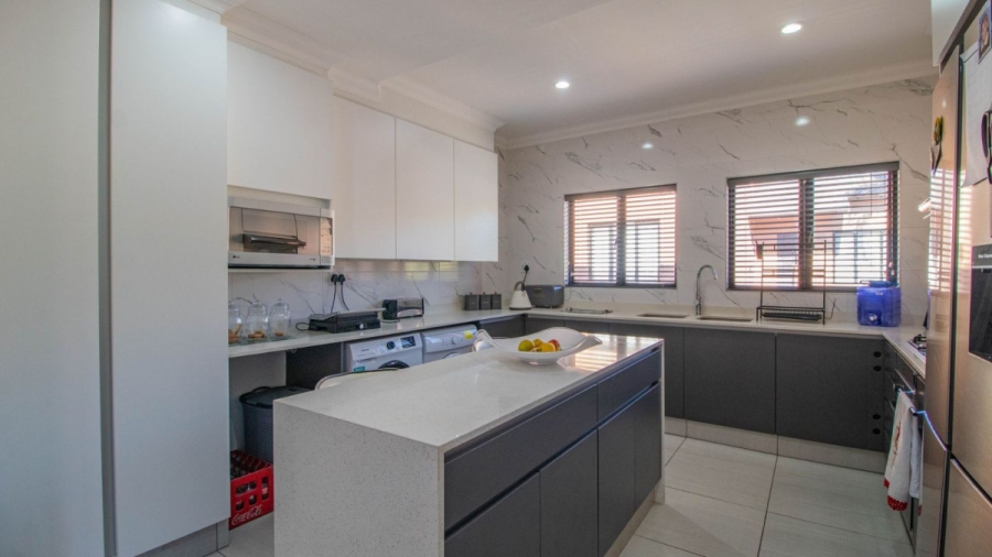 2 Bedroom Property for Sale in Buurendal Gauteng