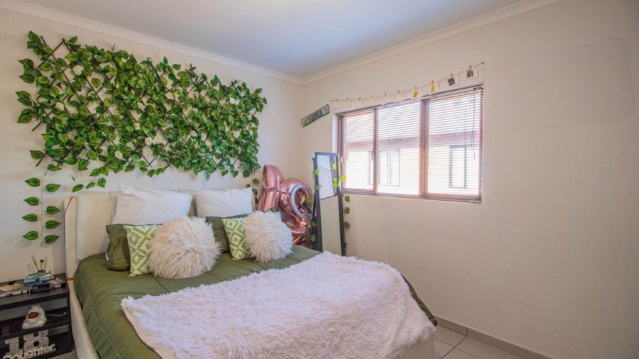 2 Bedroom Property for Sale in Buurendal Gauteng