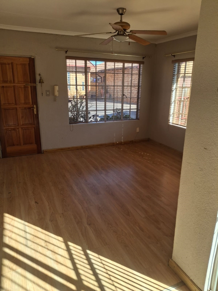 2 Bedroom Property for Sale in Eike Park Gauteng