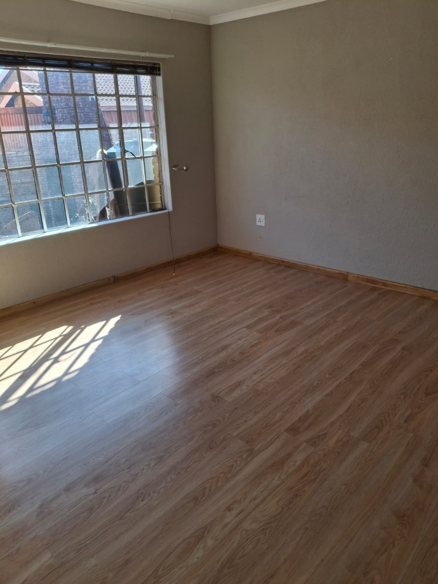 2 Bedroom Property for Sale in Eike Park Gauteng