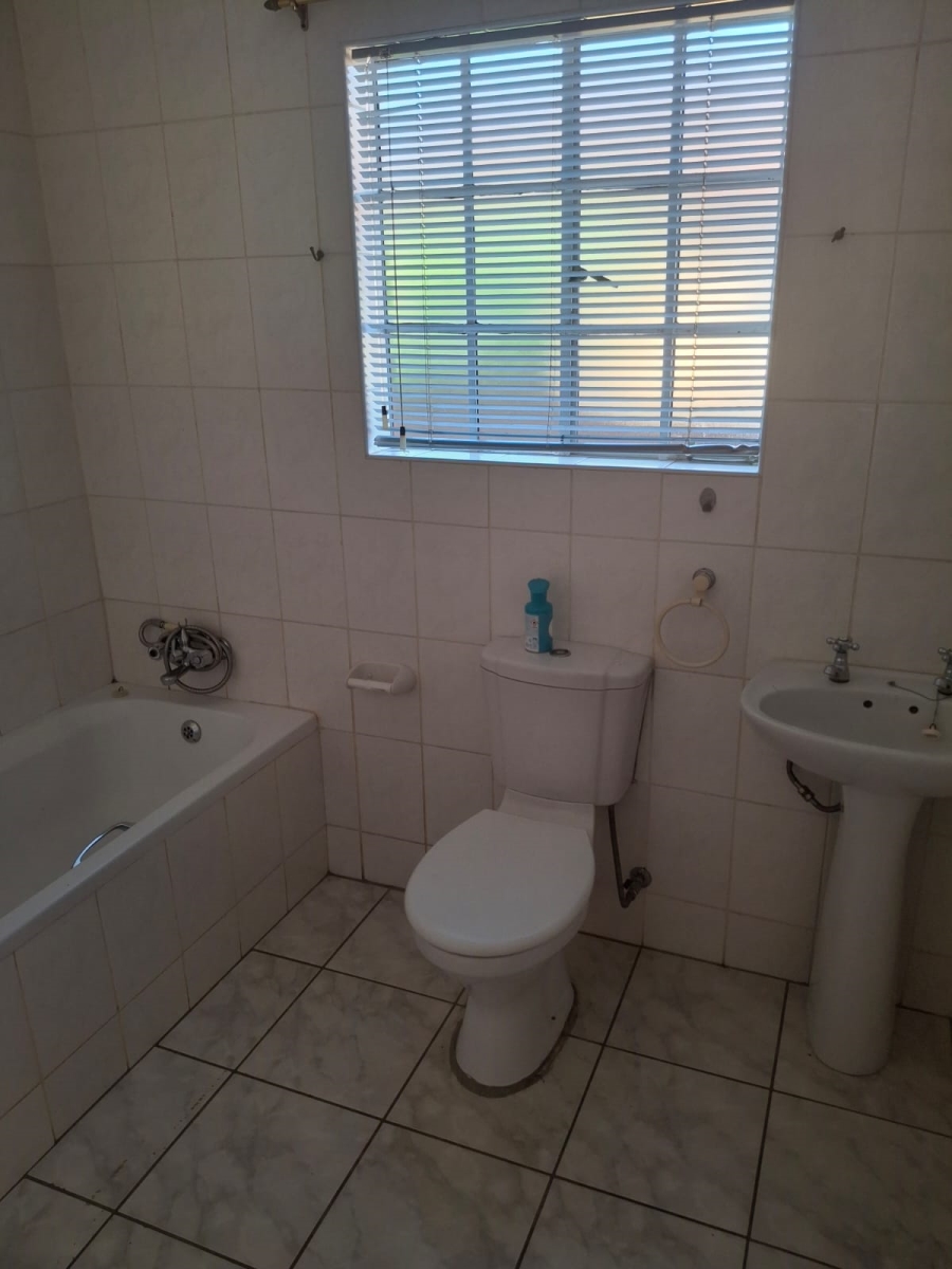 2 Bedroom Property for Sale in Eike Park Gauteng
