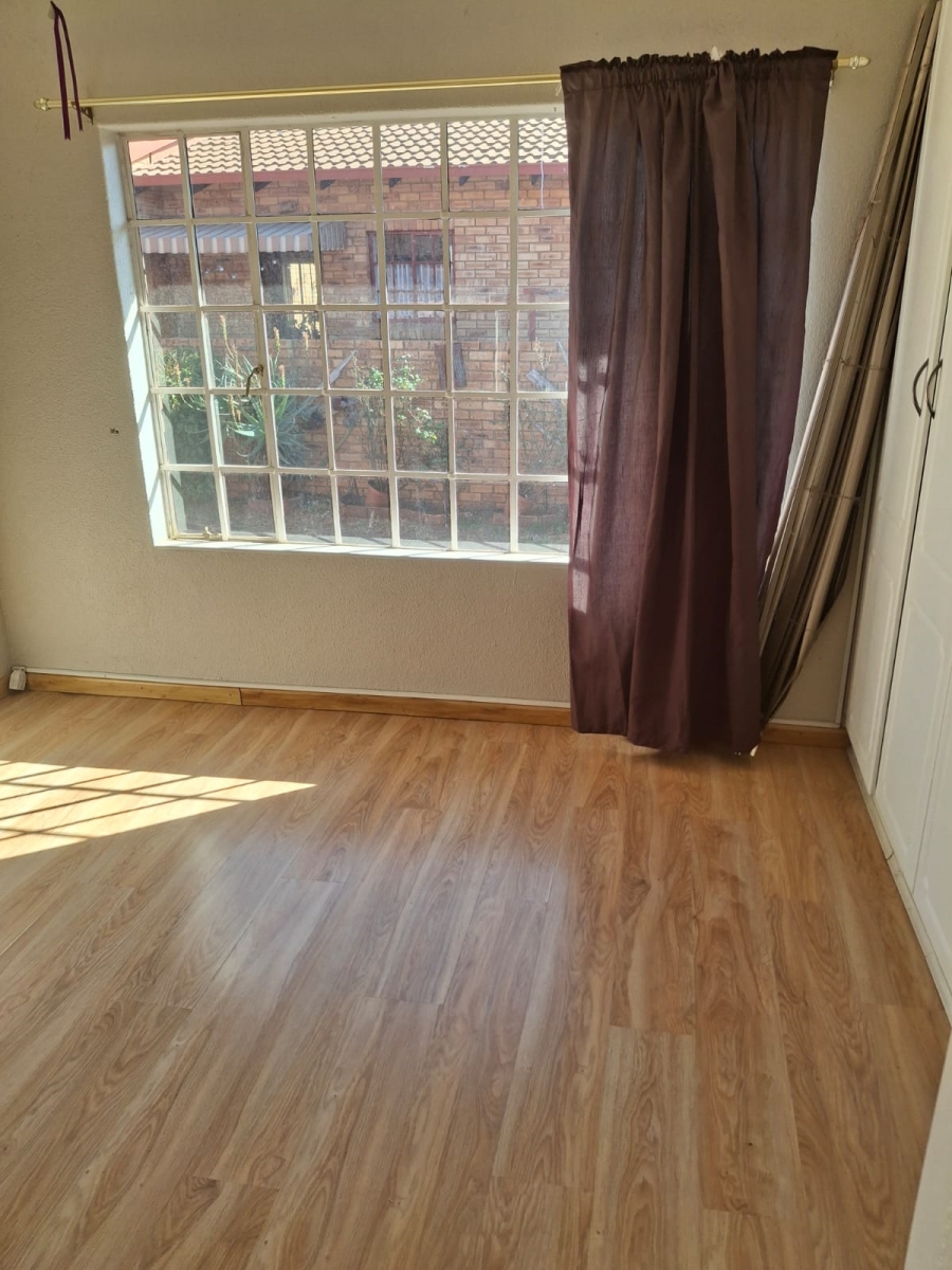 2 Bedroom Property for Sale in Eike Park Gauteng