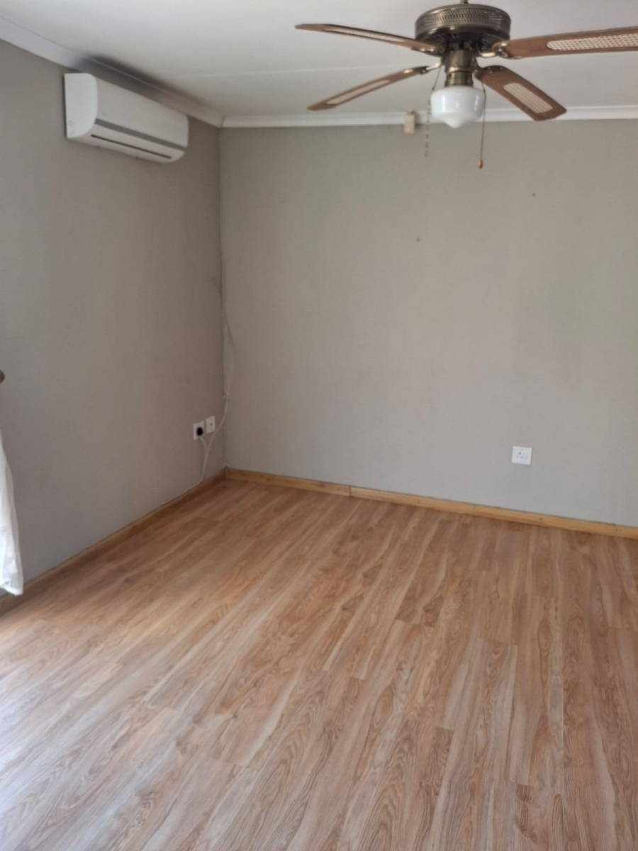 2 Bedroom Property for Sale in Eike Park Gauteng