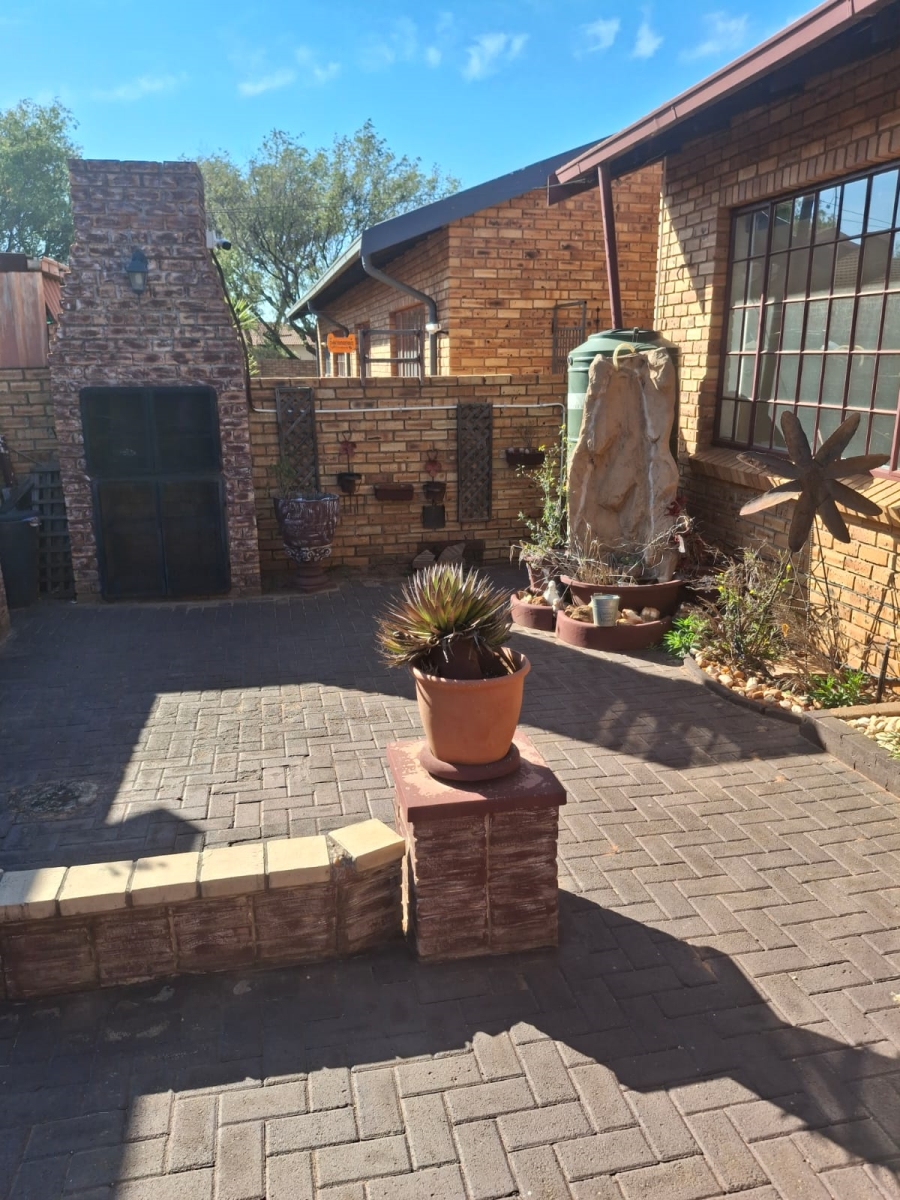 2 Bedroom Property for Sale in Eike Park Gauteng