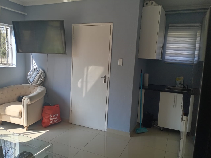 1 Bedroom Property for Sale in Glen Austin Gauteng