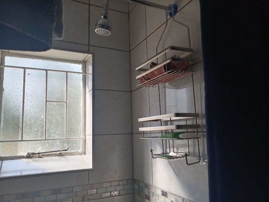 1 Bedroom Property for Sale in Glen Austin Gauteng