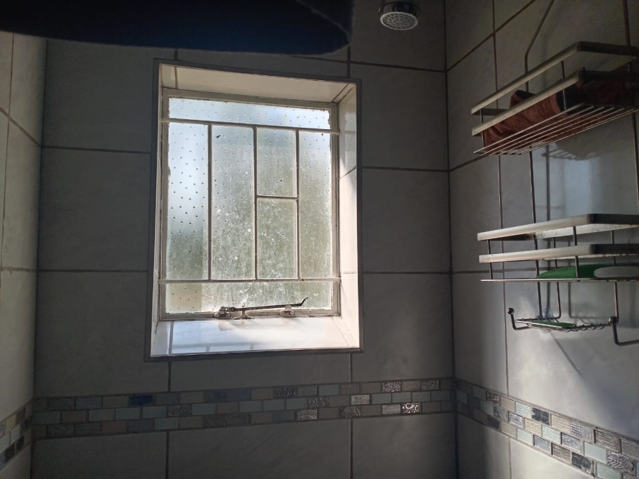 1 Bedroom Property for Sale in Glen Austin Gauteng