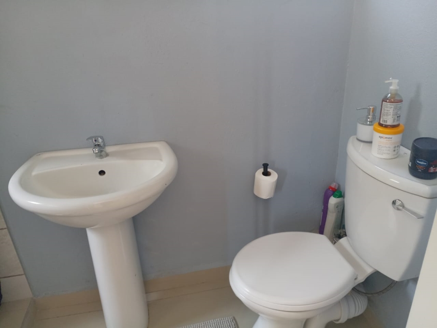 1 Bedroom Property for Sale in Glen Austin Gauteng