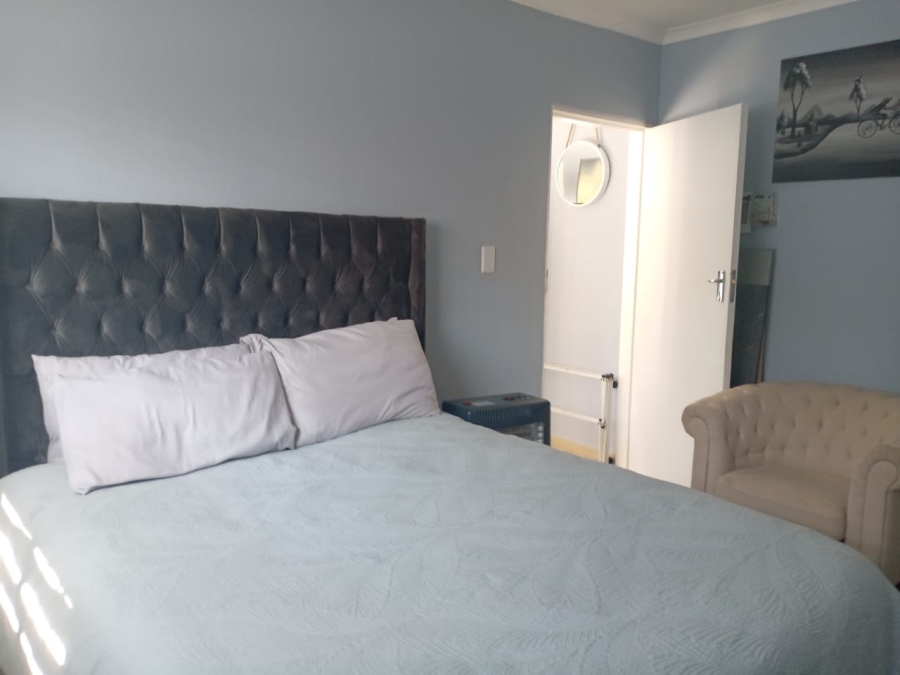 1 Bedroom Property for Sale in Glen Austin Gauteng