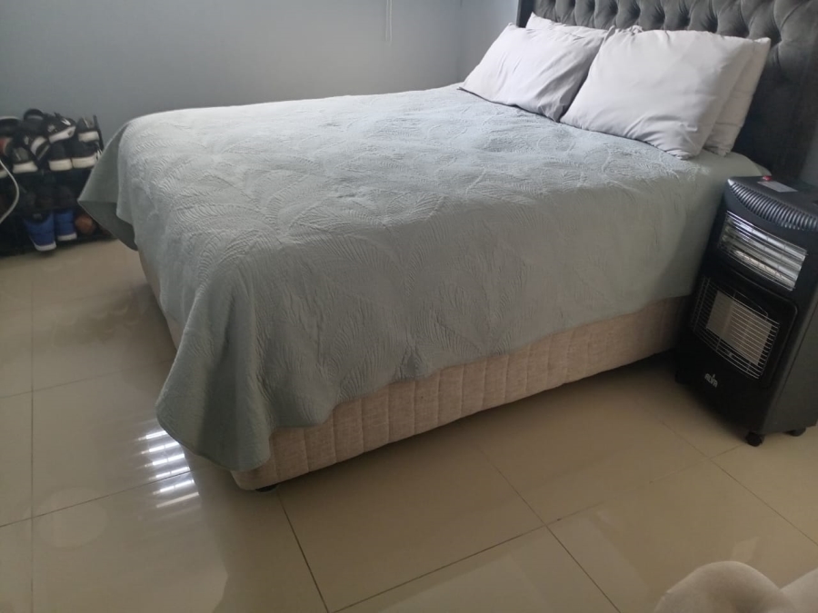 1 Bedroom Property for Sale in Glen Austin Gauteng