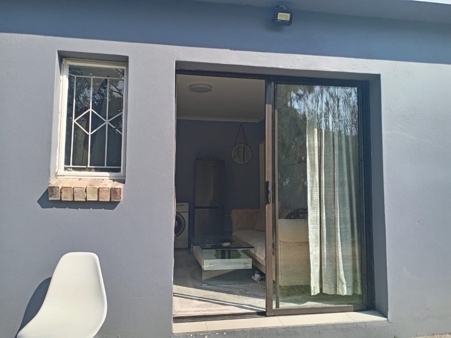 1 Bedroom Property for Sale in Glen Austin Gauteng