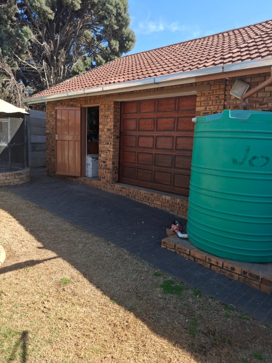 3 Bedroom Property for Sale in Helikonpark Gauteng