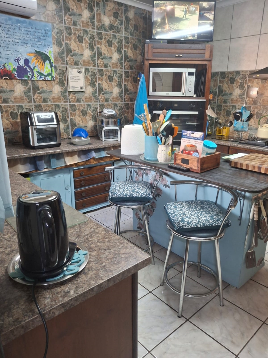 3 Bedroom Property for Sale in Helikonpark Gauteng