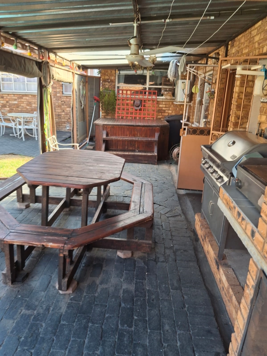 3 Bedroom Property for Sale in Helikonpark Gauteng