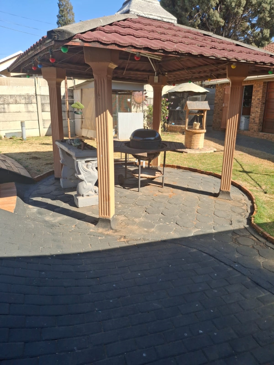 3 Bedroom Property for Sale in Helikonpark Gauteng