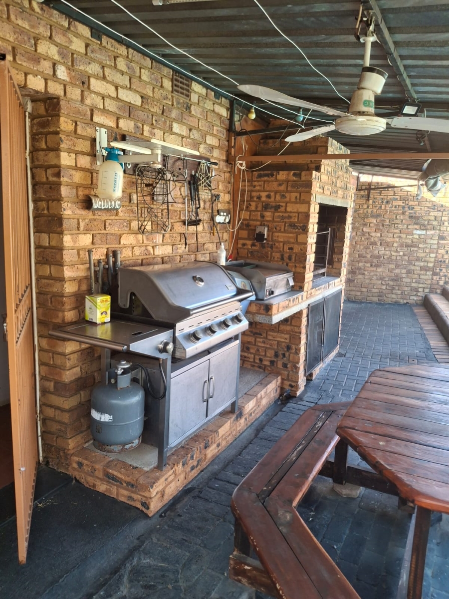 3 Bedroom Property for Sale in Helikonpark Gauteng