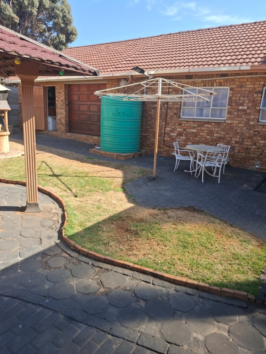 3 Bedroom Property for Sale in Helikonpark Gauteng