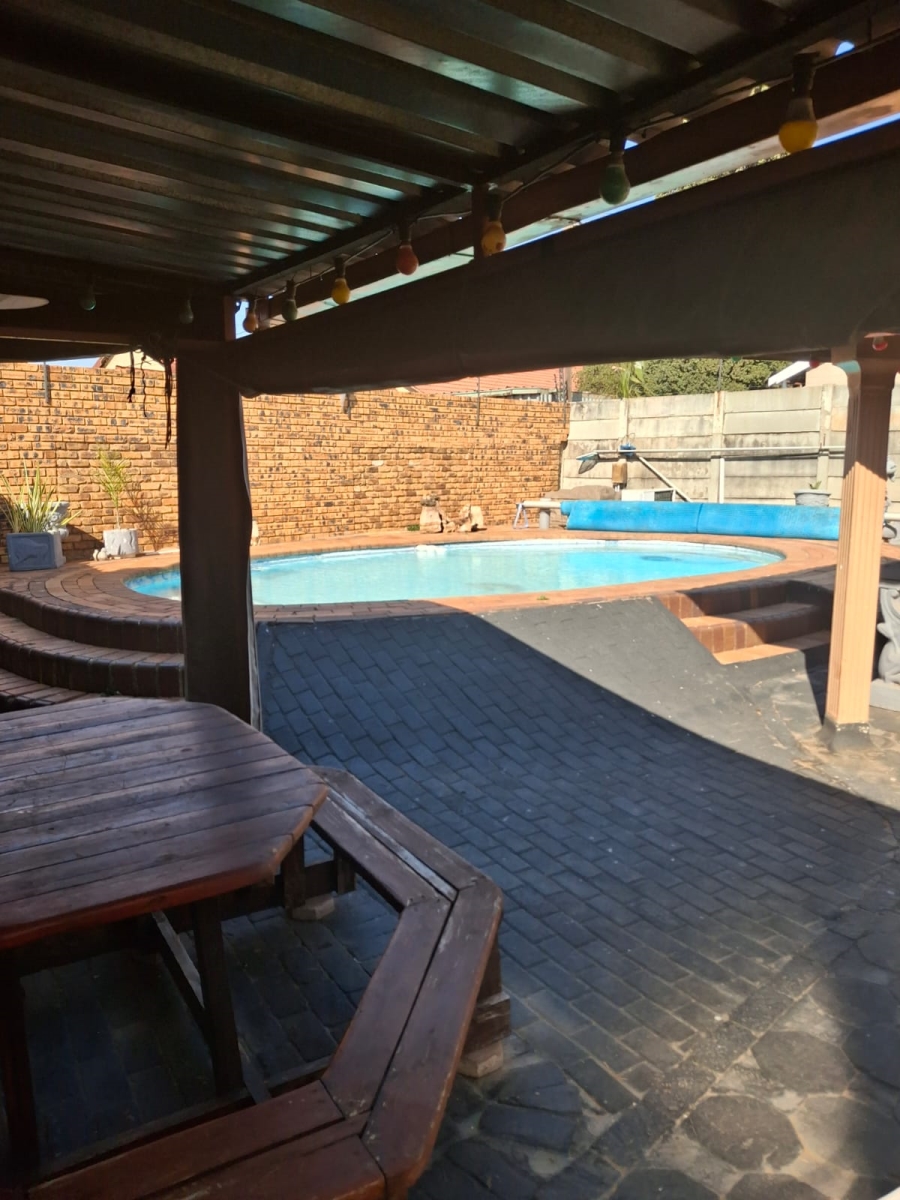 3 Bedroom Property for Sale in Helikonpark Gauteng