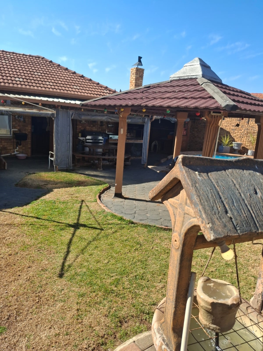 3 Bedroom Property for Sale in Helikonpark Gauteng