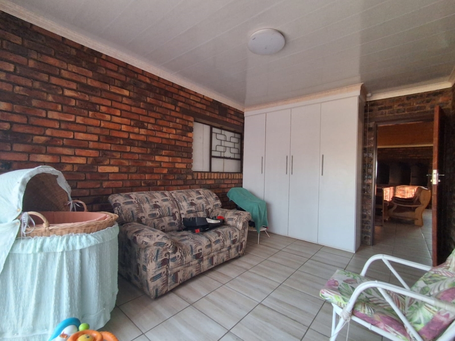 3 Bedroom Property for Sale in Falcon Ridge Gauteng
