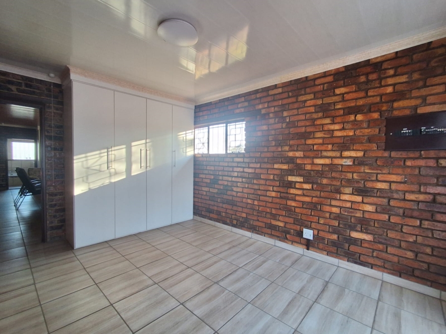 3 Bedroom Property for Sale in Falcon Ridge Gauteng