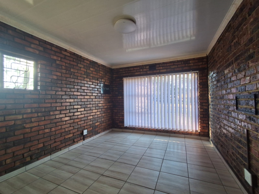 3 Bedroom Property for Sale in Falcon Ridge Gauteng