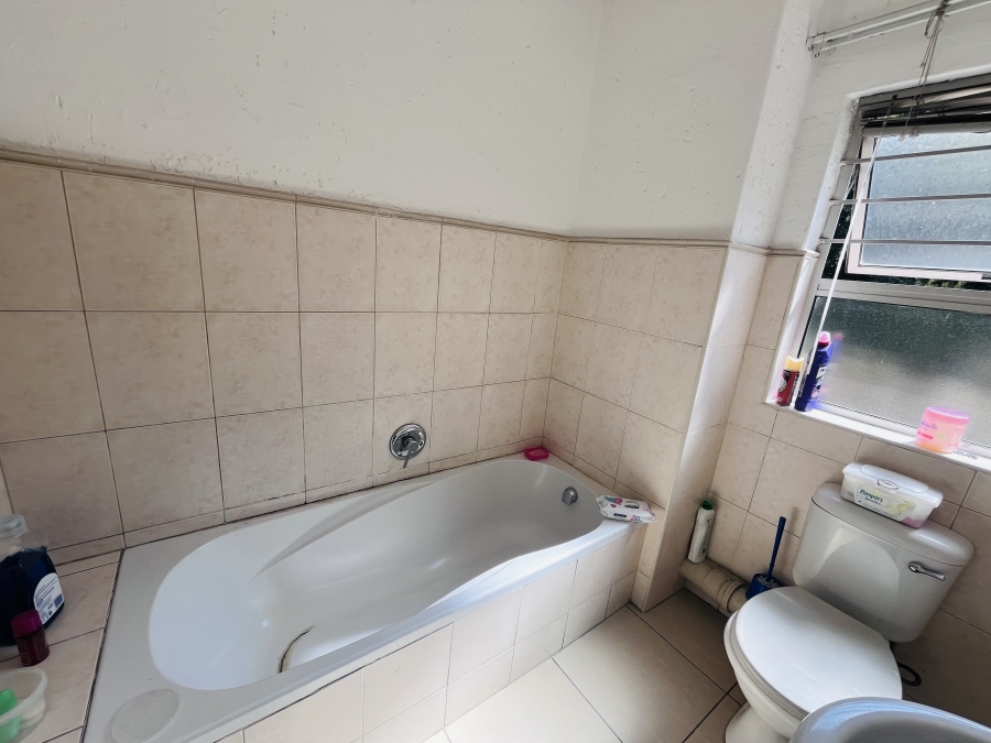 2 Bedroom Property for Sale in Rosebank Gauteng