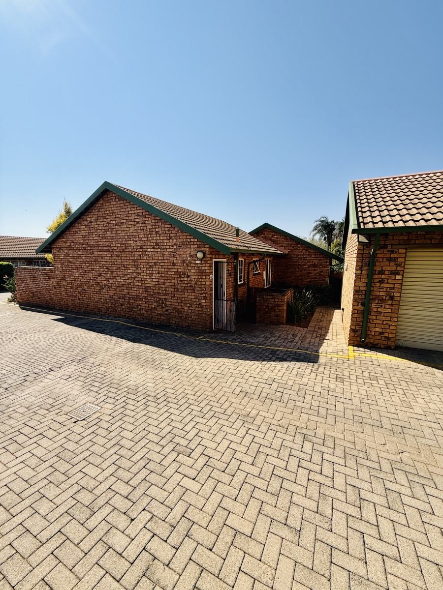 2 Bedroom Property for Sale in Garsfontein Gauteng