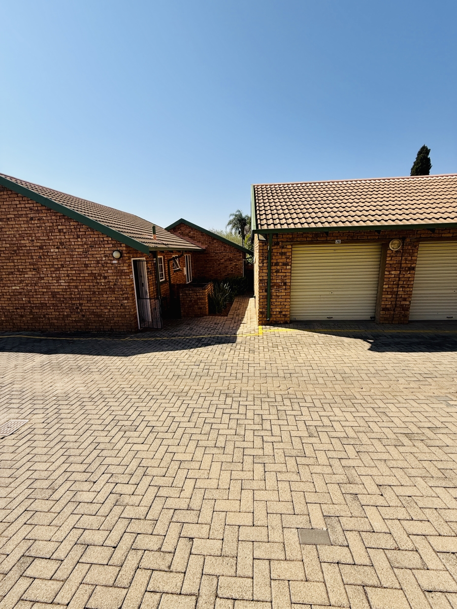 2 Bedroom Property for Sale in Garsfontein Gauteng