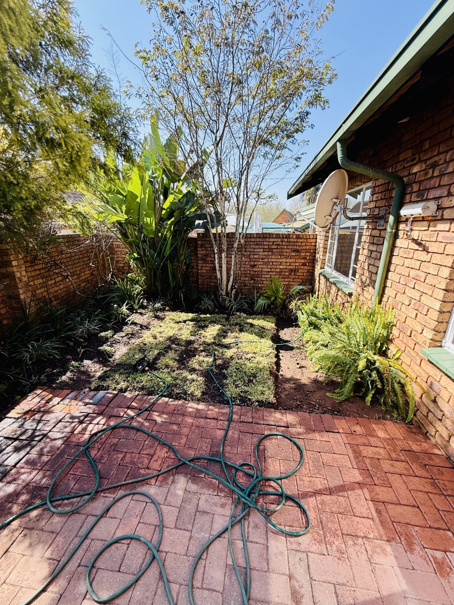 2 Bedroom Property for Sale in Garsfontein Gauteng